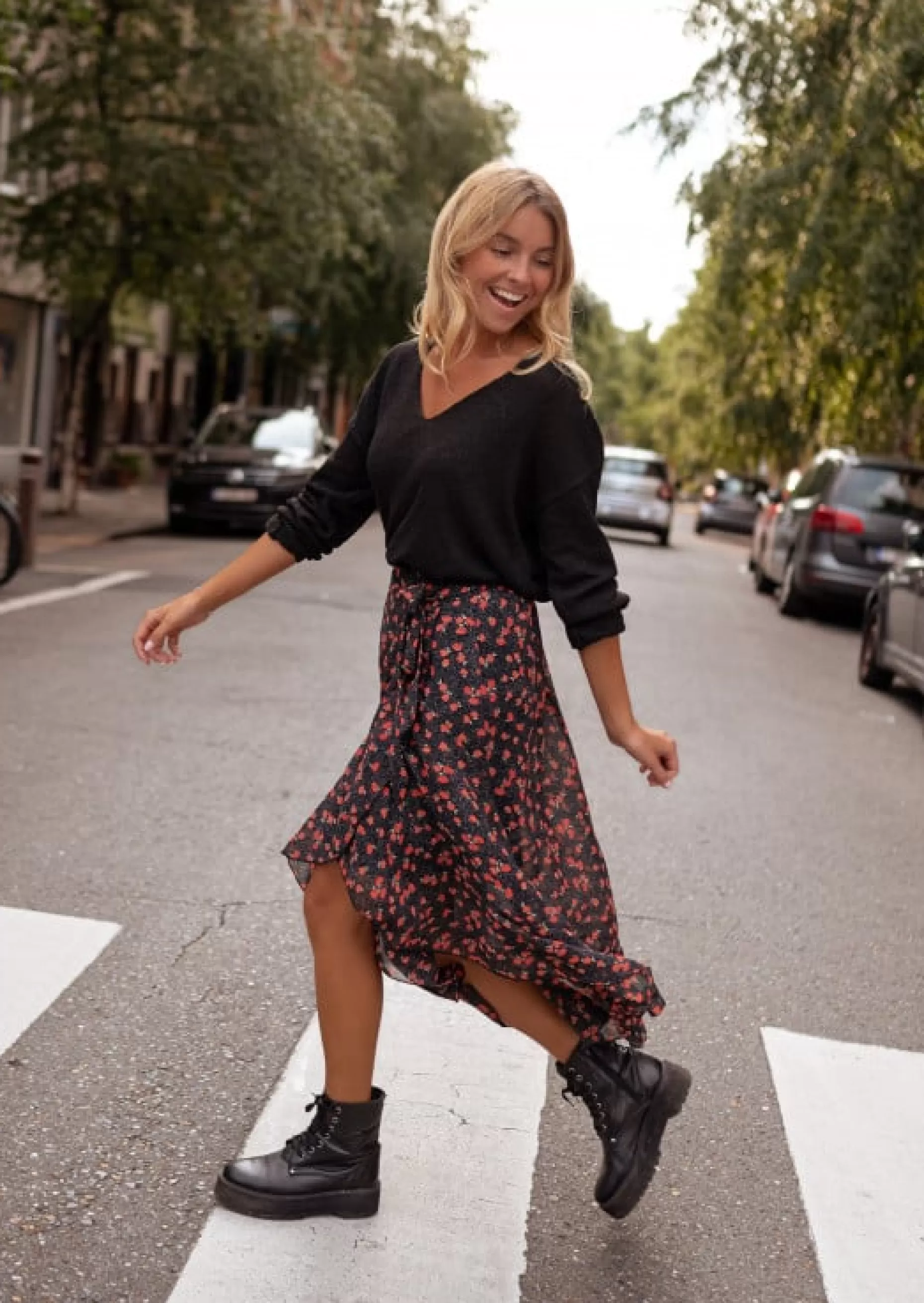 Online Jupe Mi Longue London - Noire Avec Motifs - FluideEasy Clothes Femme Jupes & Shorts