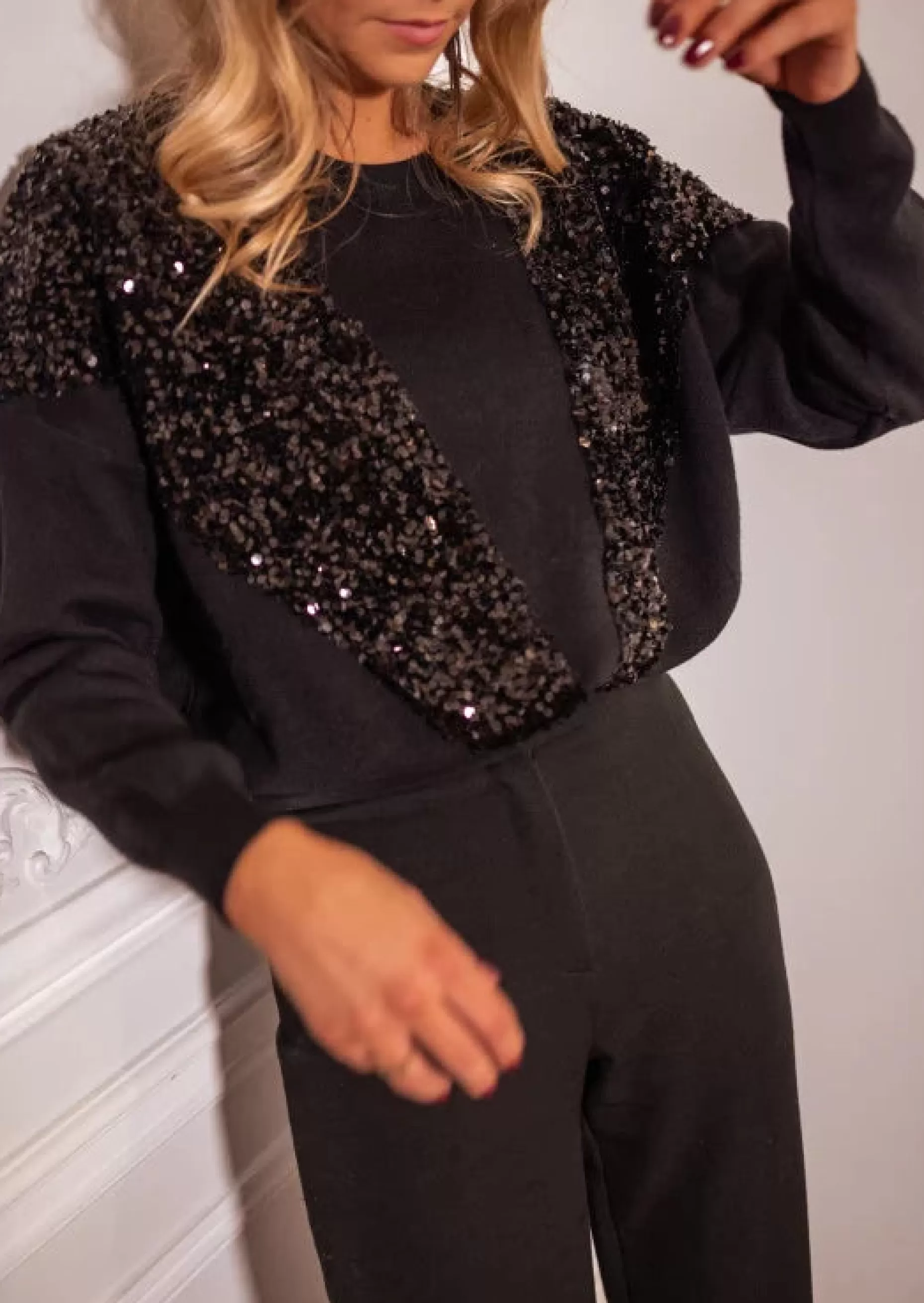 Shop Pull Noir Paillettes - Dorine - Col RondEasy Clothes Femme Pulls & Gilets